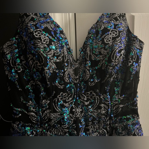 Black, Blue Sequins Homecoming dress! Jasz size 4! - Picture 4 of 5